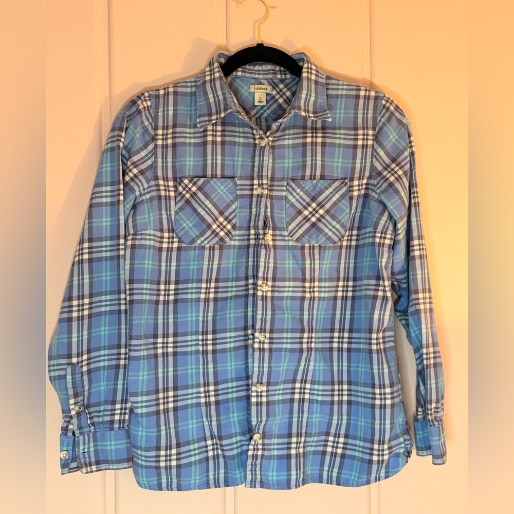 L.L. Bean Women’s Casual Blue and White Plaid Flannel Cotton Shirt sz Small
